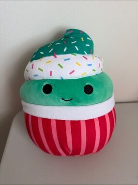 Squishmallows Chantal the Christmas Cupcake 8 inch